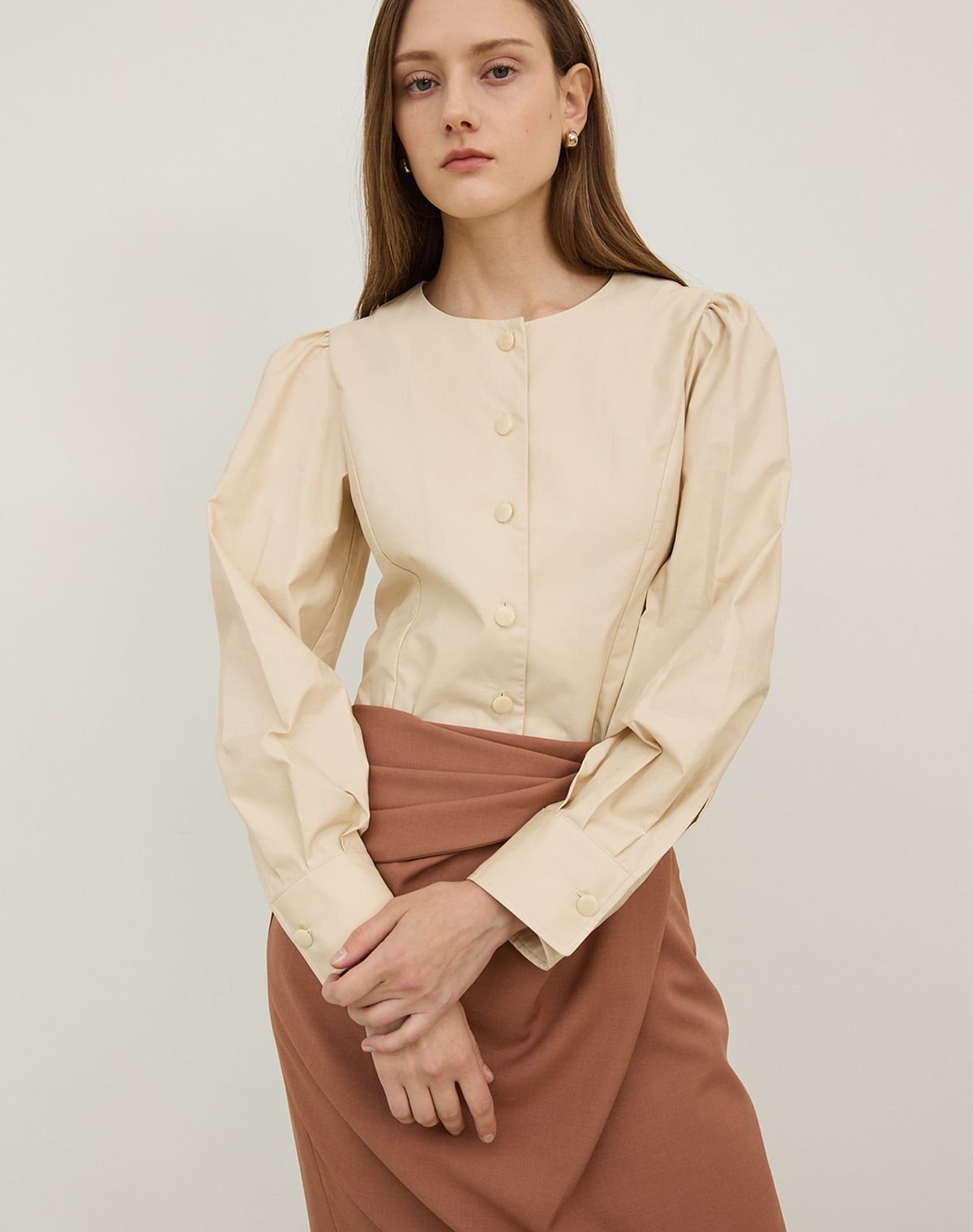 지에마르(GIEMAR) ROUND NECK VOLUME BLOUSE 2COLOR  라운드넥 볼륨 블라우스 투 컬러