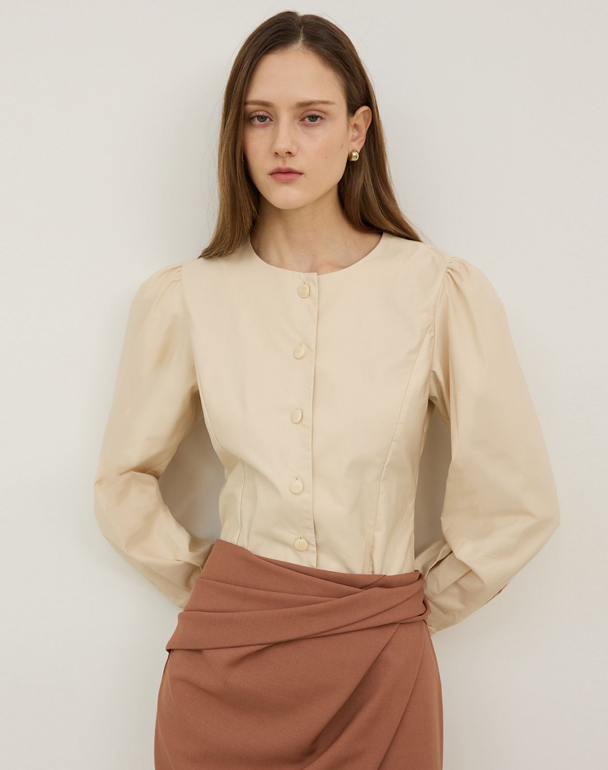 지에마르(GIEMAR) ROUND NECK VOLUME BLOUSE 2COLOR  라운드넥 볼륨 블라우스 투 컬러
