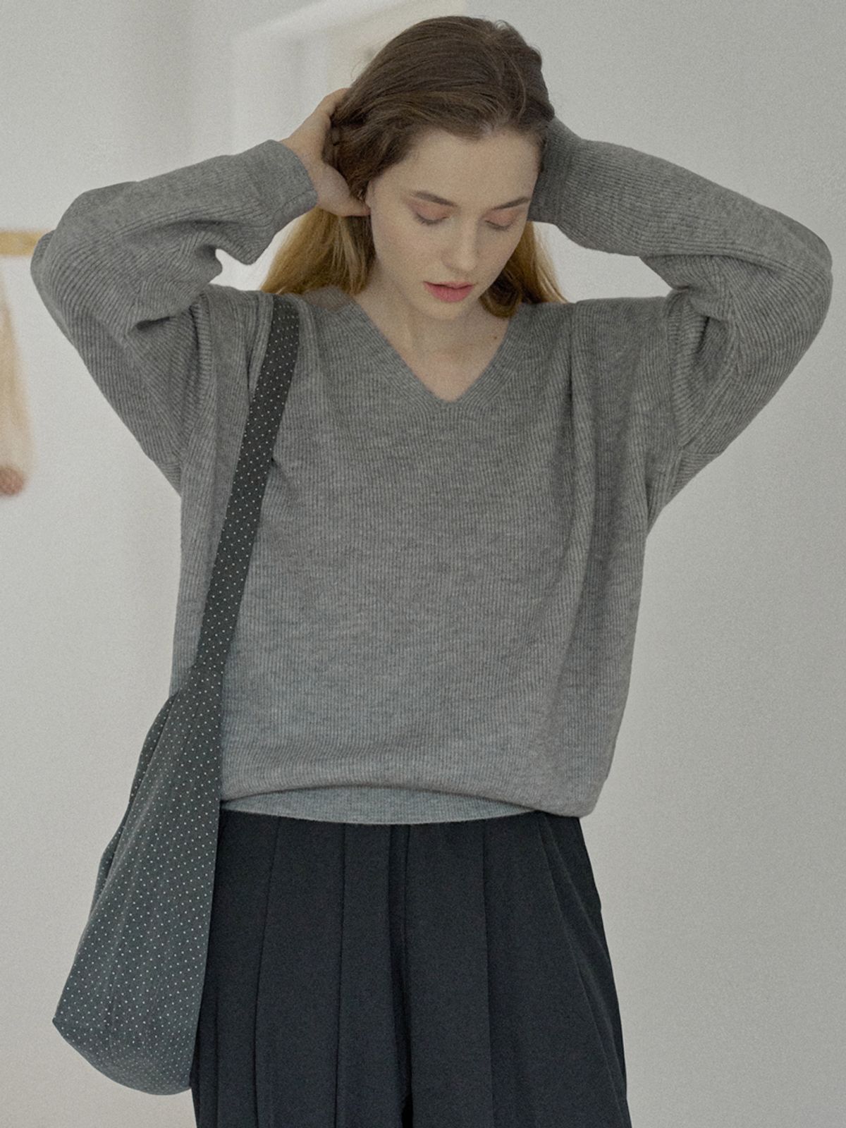 아방(AVANT-G) V-neck Oversized Knit Pullover - GREY