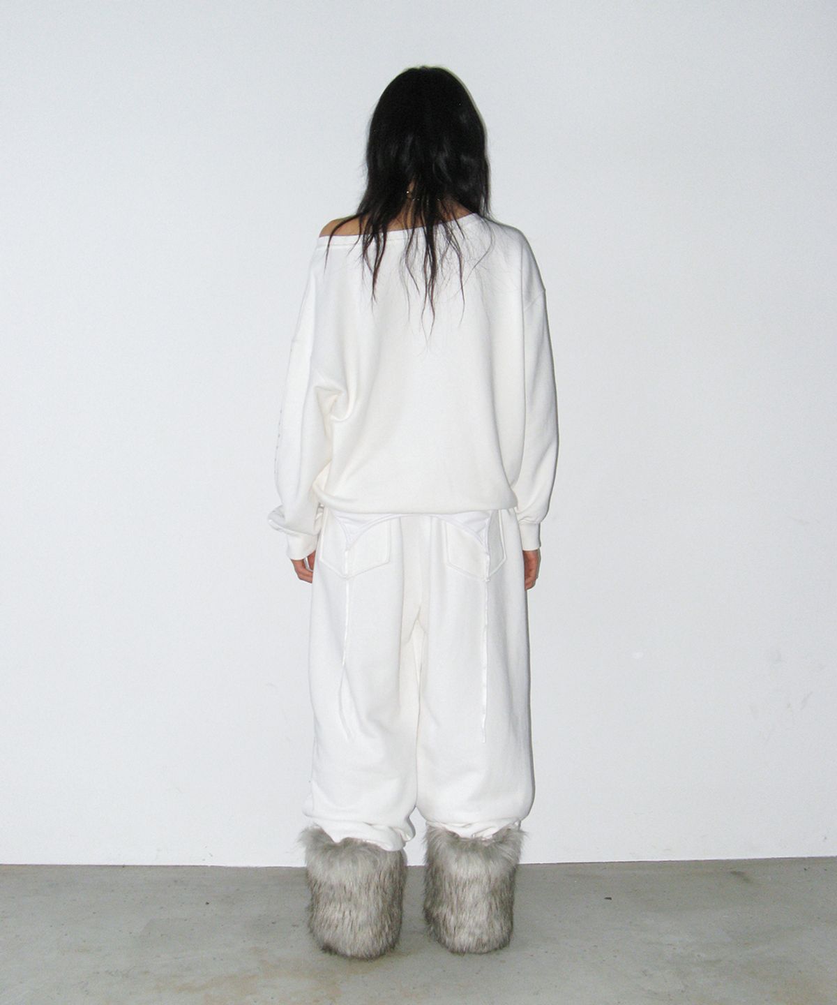 사일프레이(41PRAY) One Shoulder Eyelet Sweatshirts / Ivory