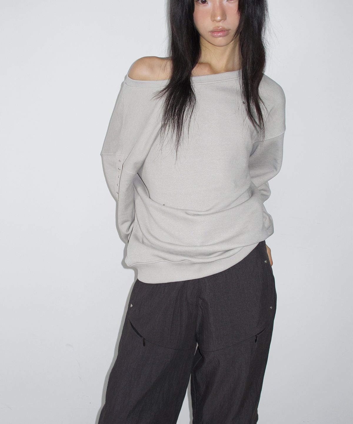 사일프레이(41PRAY) One Shoulder Eyelet Sweatshirts / Grey