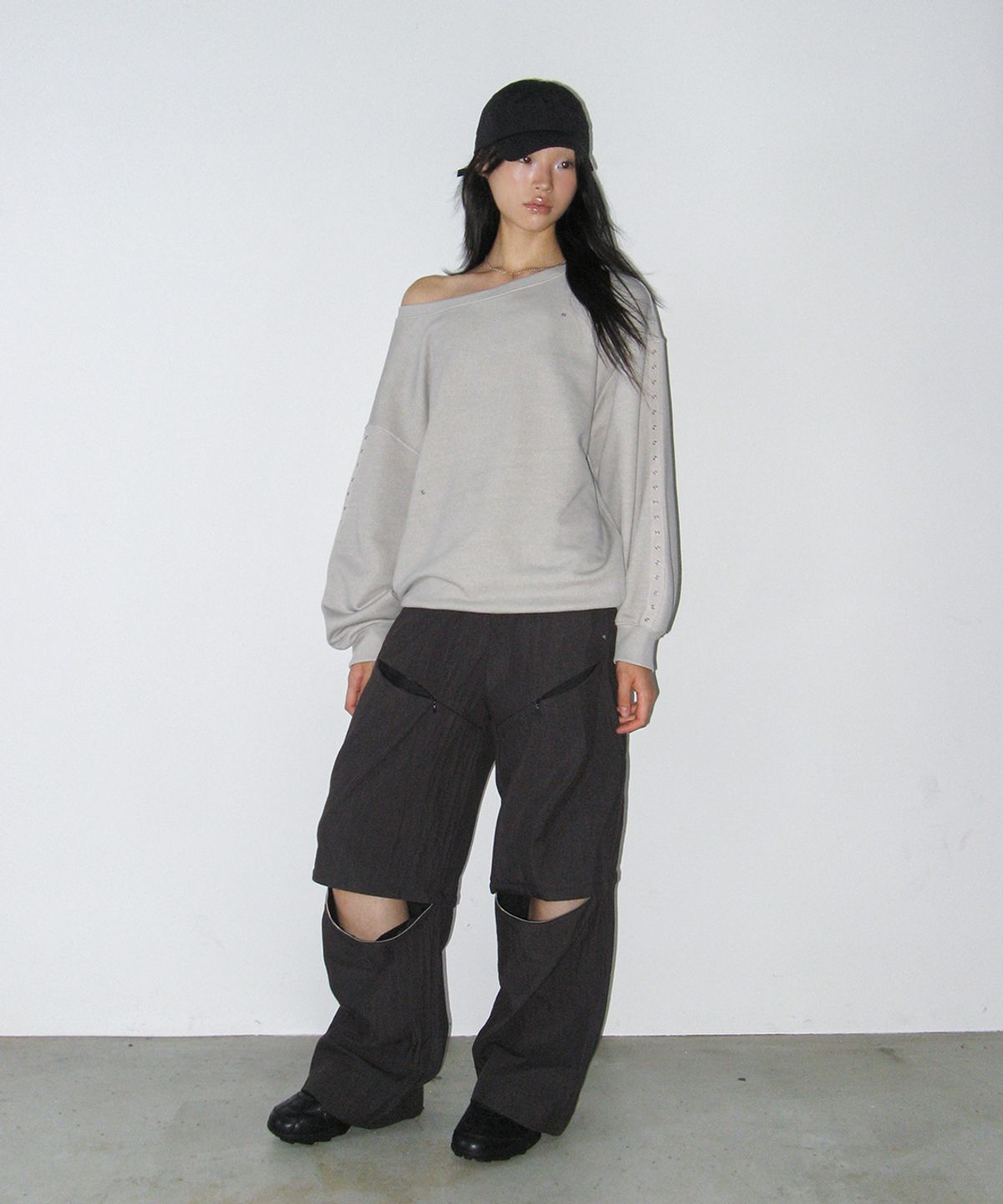 사일프레이(41PRAY) One Shoulder Eyelet Sweatshirts / Grey