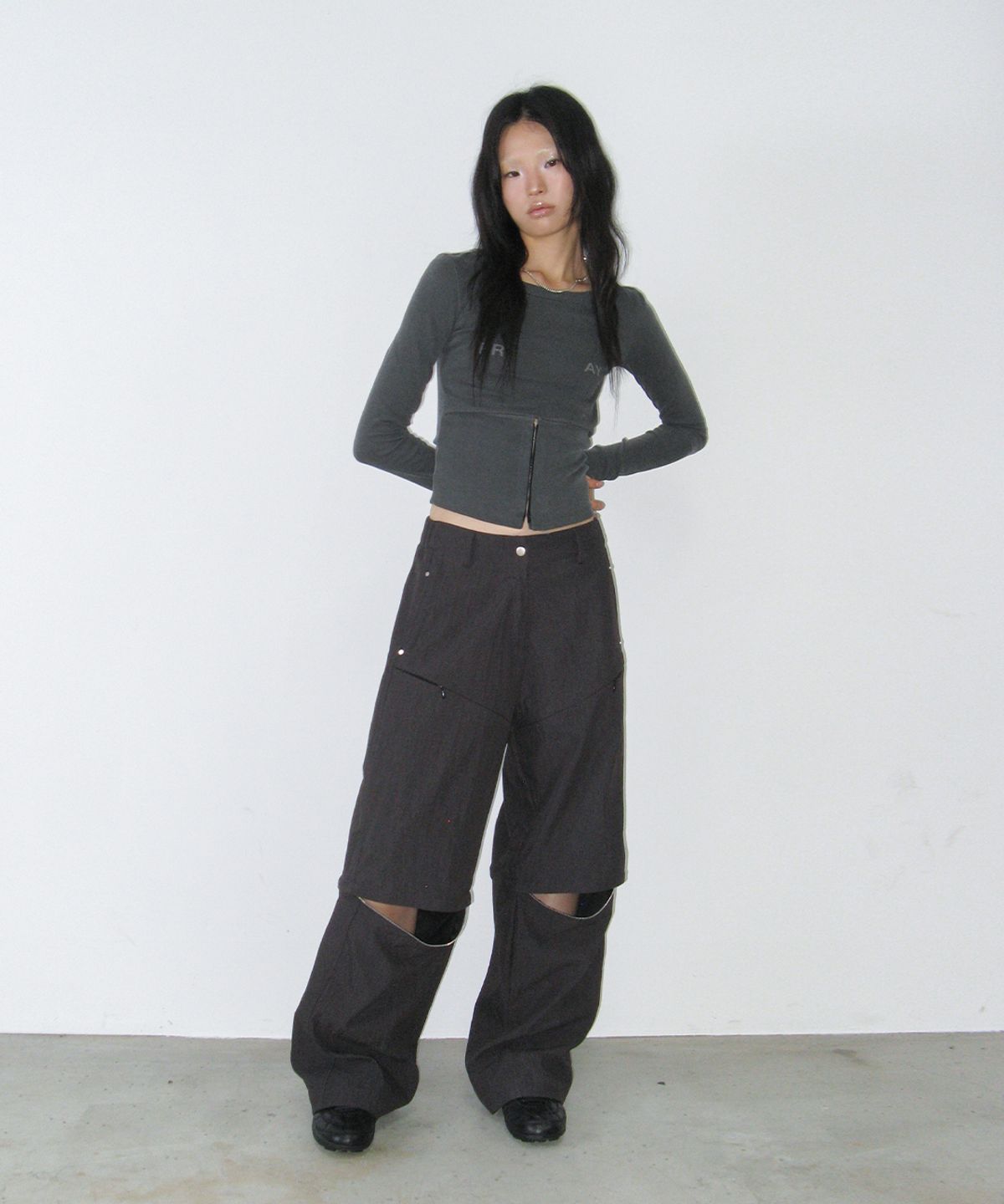사일프레이(41PRAY) Hooked Cutout Top / Charcoal