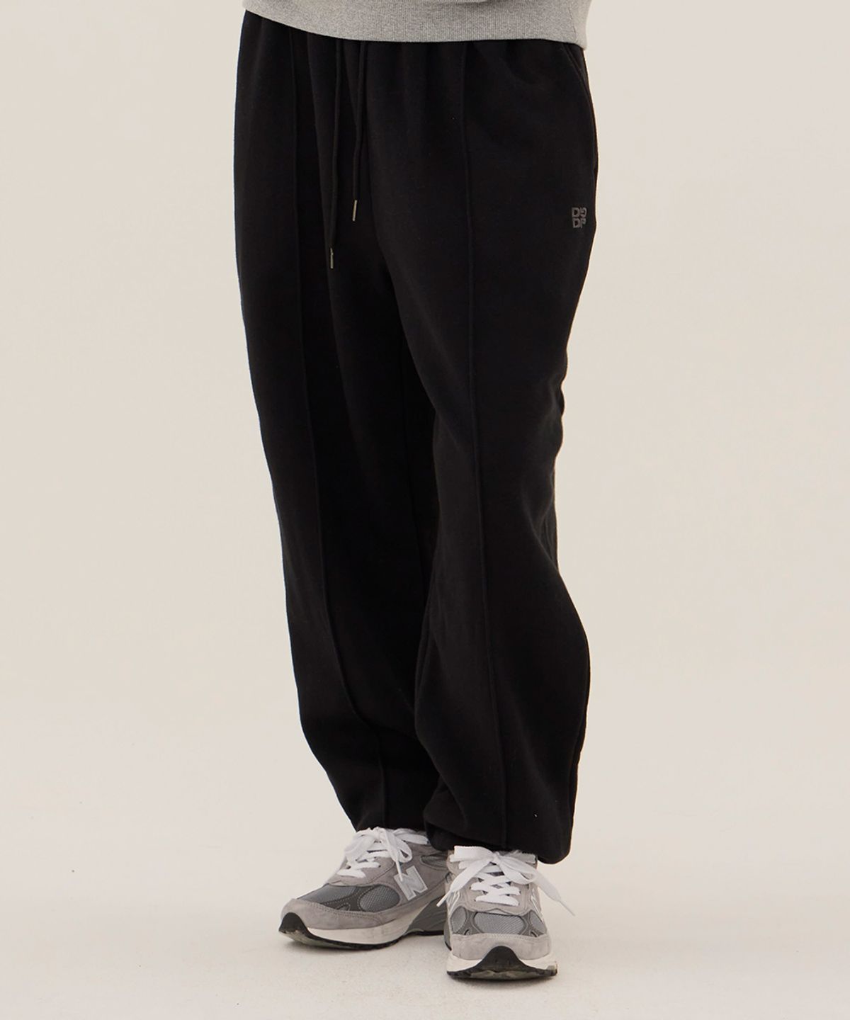 댕글드랍(DANGLEDROP) DGDP 스퀘어 조거 트레이닝 팬츠_블랙