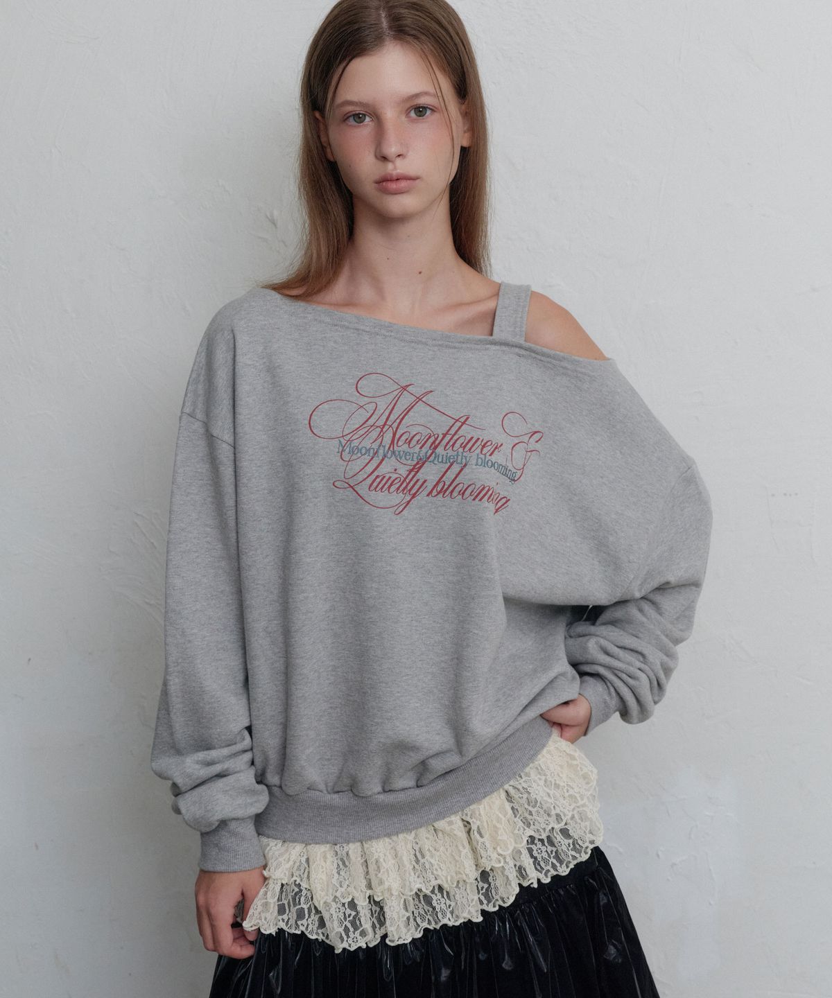 무니쉬(MOONISH) Fairy ruffle off-shoulder sweatshirt (Grey)