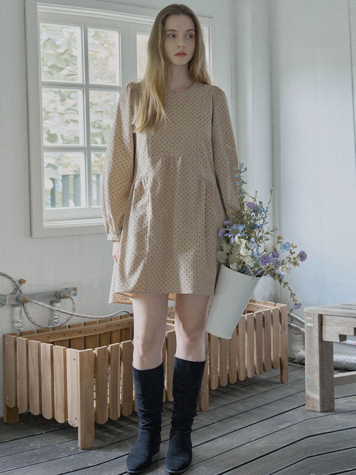 아방(AVANT-G) Dot Corduroy Mini Dress - BEIGE