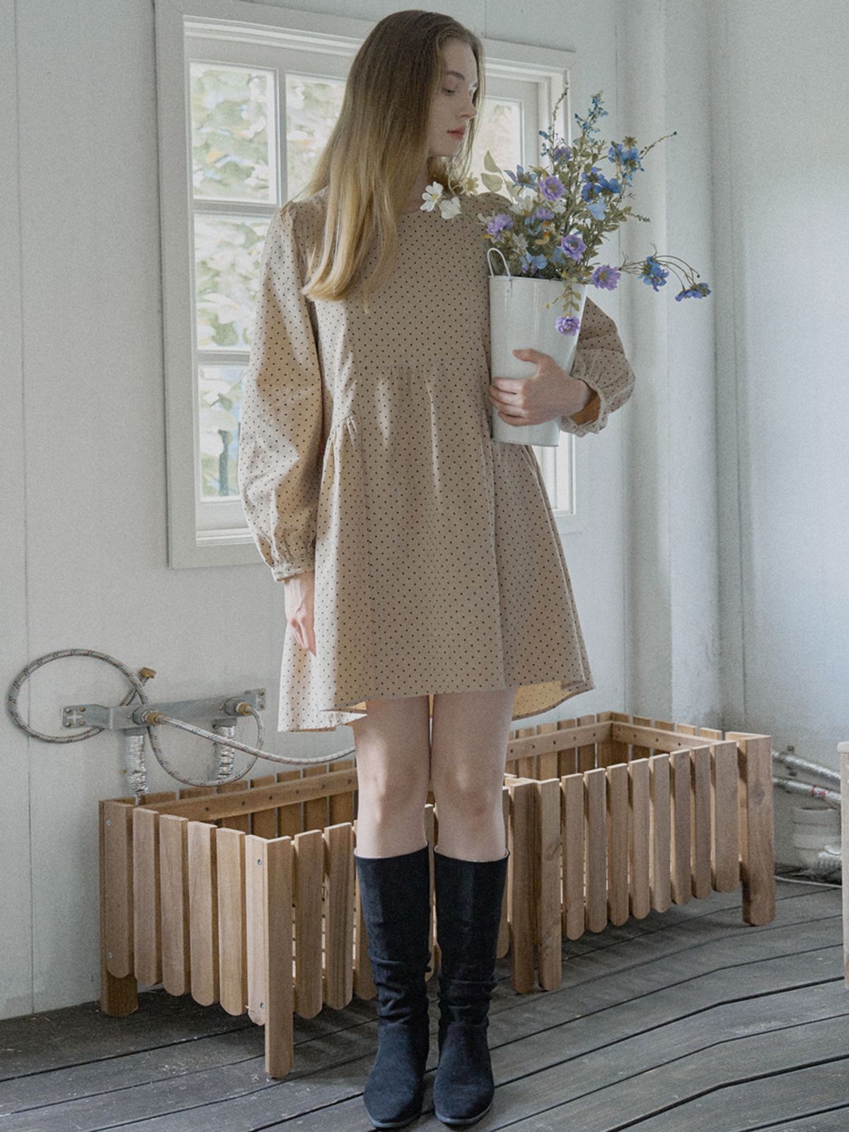 아방(AVANT-G) Dot Corduroy Mini Dress - BEIGE