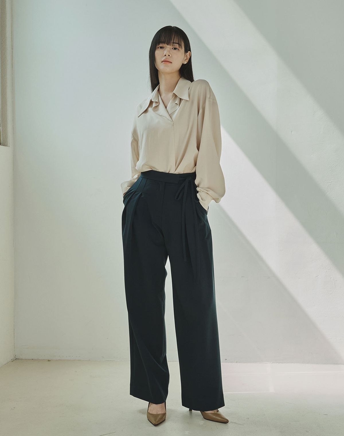 지에마르(GIEMAR) RIBBON TIE SLACKS 2COLOR 리본 타이 슬랙스 투 컬러