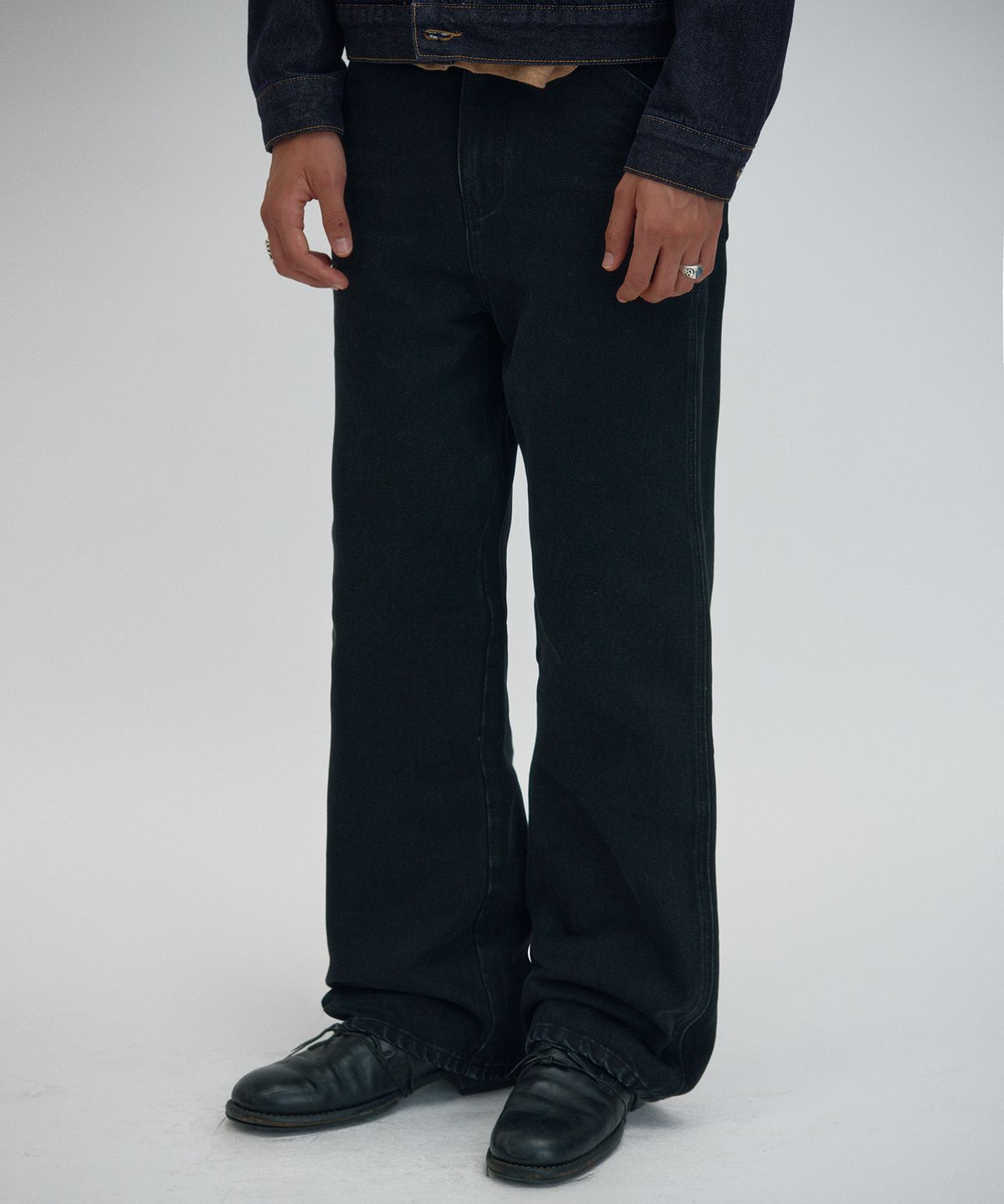 스웨이드(SUADE) SLIM FLARE DENIM [BLACK]