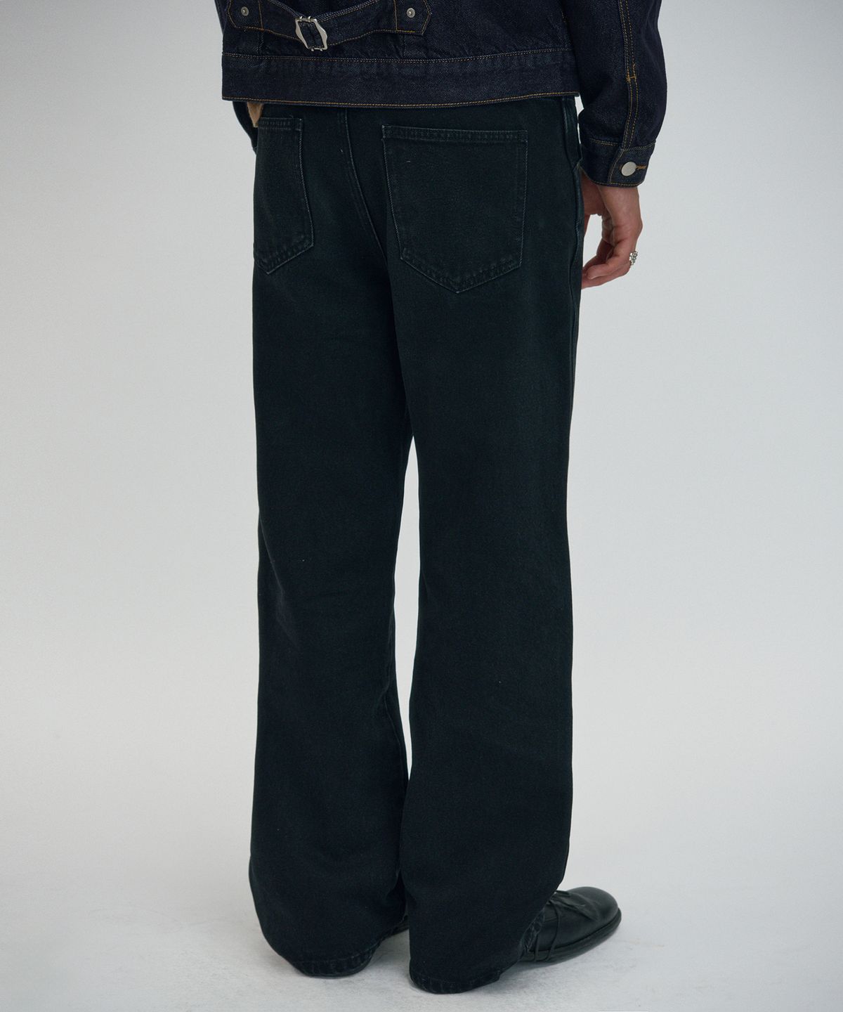 스웨이드(SUADE) SLIM FLARE DENIM [BLACK]