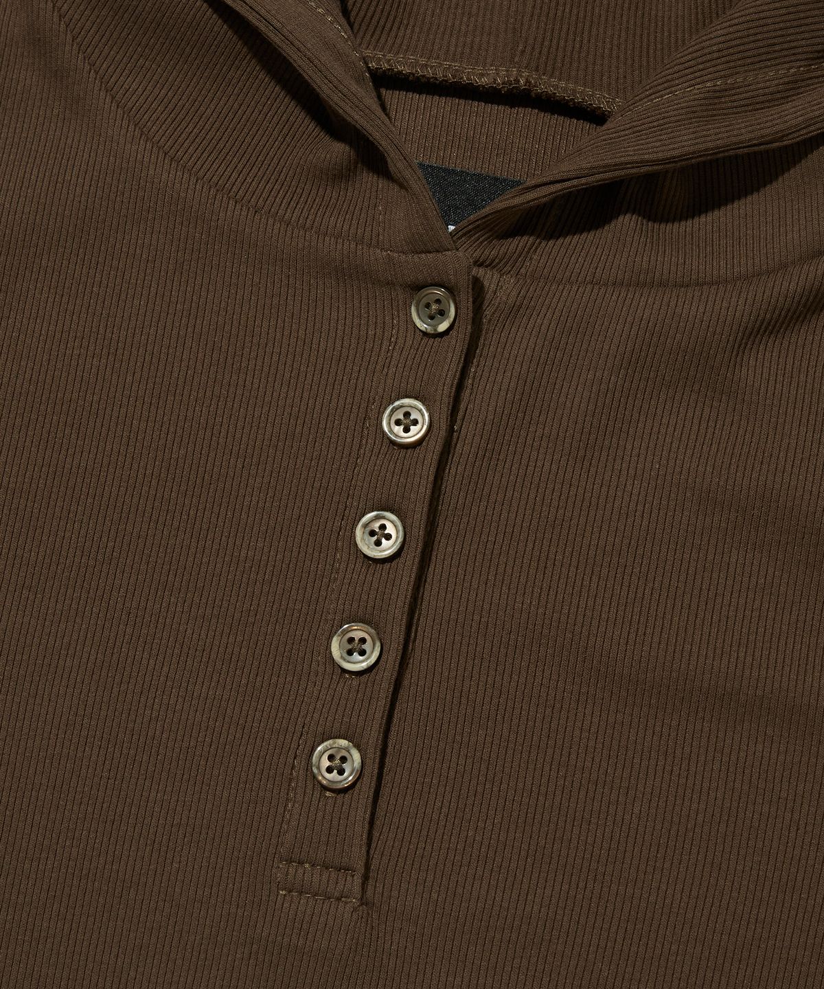 스웨이드(SUADE) HOODED HENLEY NECK [BROWN]