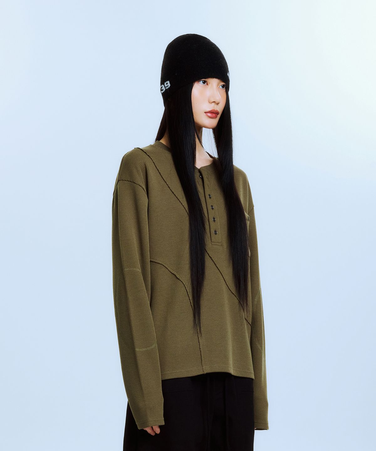 아카이브 볼드(ARCHIVE BOLD) CUTOUT PANEL HENLEY T-SHIRTS (KHAKI)