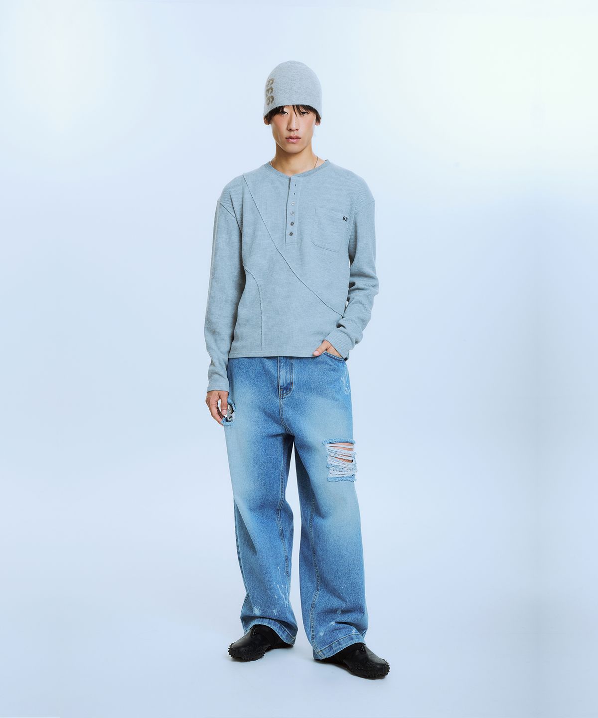 아카이브 볼드(ARCHIVE BOLD) CUTOUT PANEL HENLEY T-SHIRTS (LIGHT GRAY)