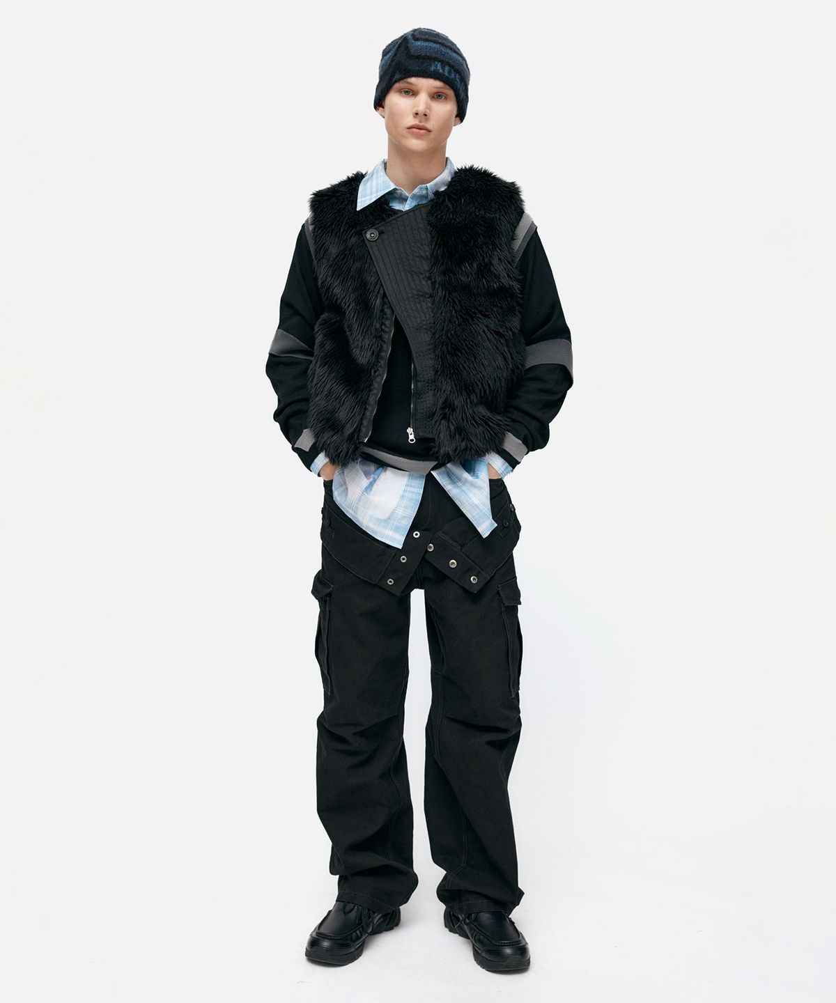 앤더슨벨(ADSB ANDERSSON BELL) UNISEX CURVED PLACKET REVERSIBLE FAUX-FUR VEST awa723u(BLACK)