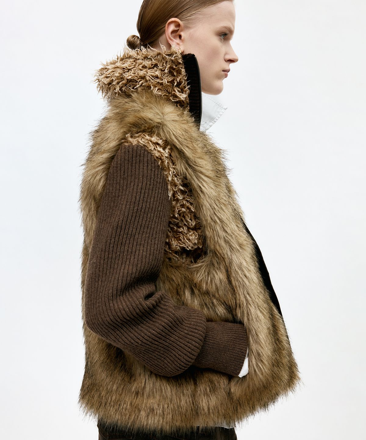 앤더슨벨(ADSB ANDERSSON BELL) UNISEX CURVED PLACKET REVERSIBLE FAUX-FUR VEST awa722u(BROWN)