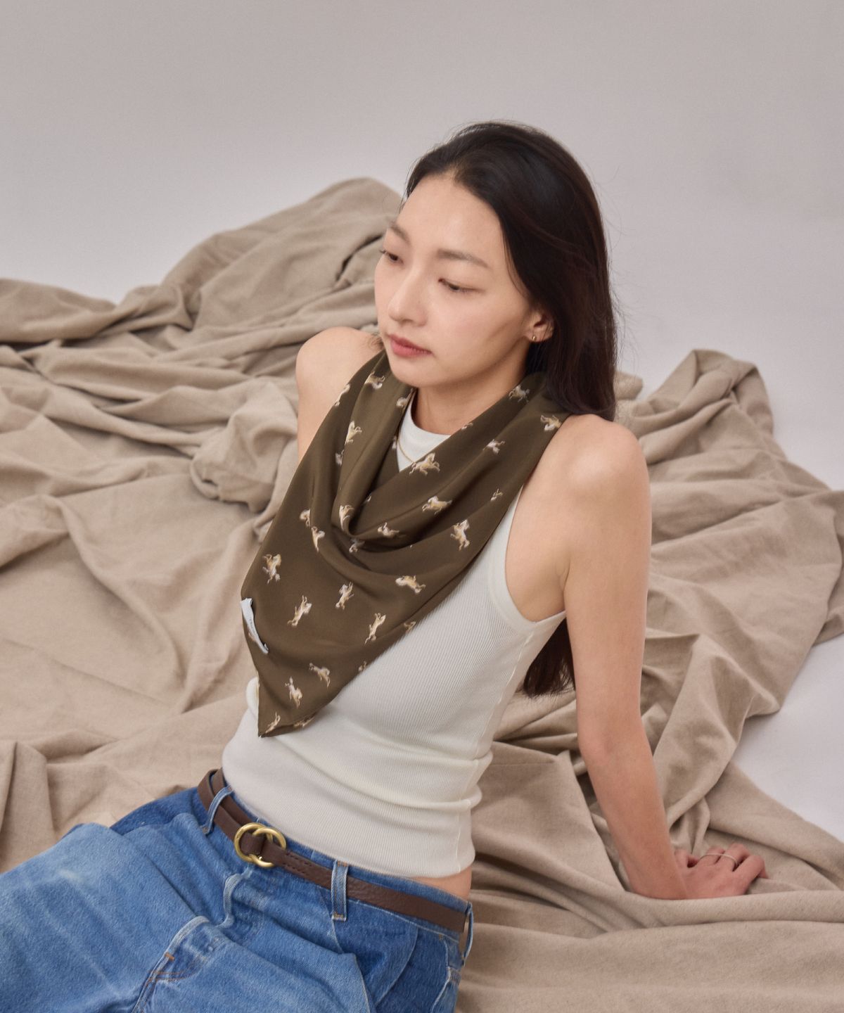 쓰로우(THROW) 말 패턴 스퀘어 스카프 80