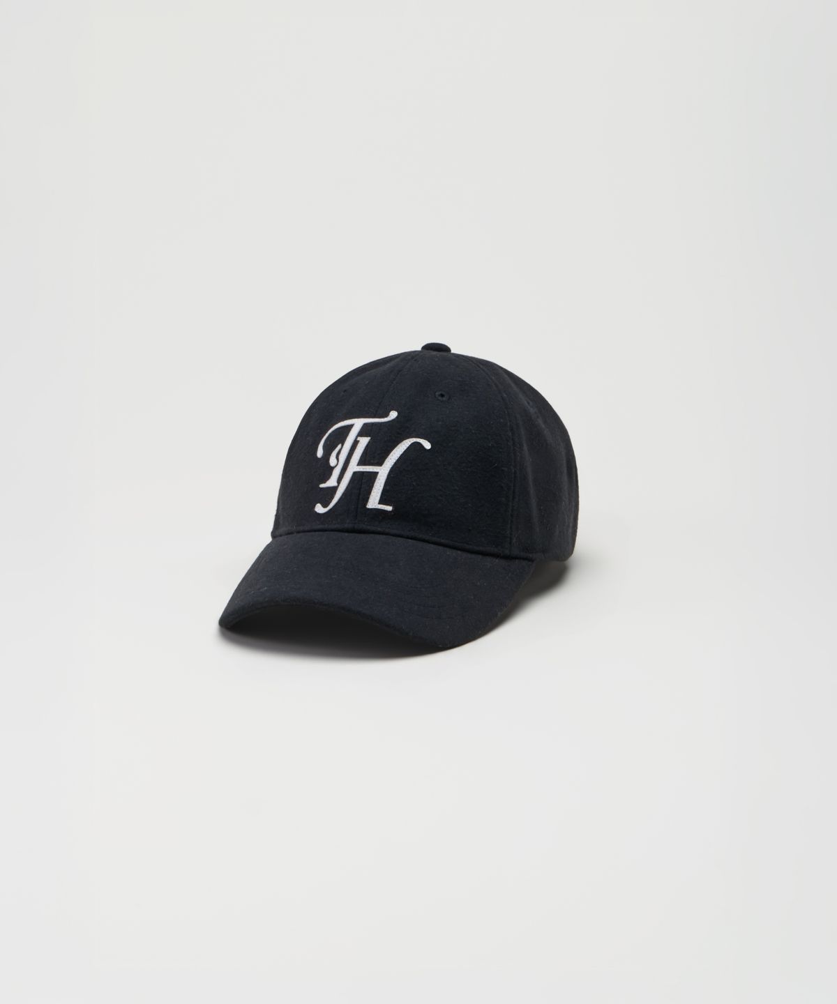 트래픽하모니(TRAFFIC HARMONY) WOOL BLEND TH APPLIQUE LOGO DEEP-FIT BALLCAP_BLACK