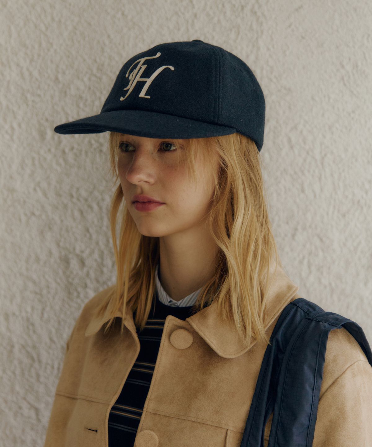 트래픽하모니(TRAFFIC HARMONY) WOOL BLEND TH APPLIQUE LOGO  DEEP-FIT 6-PANEL CAP_NAVY