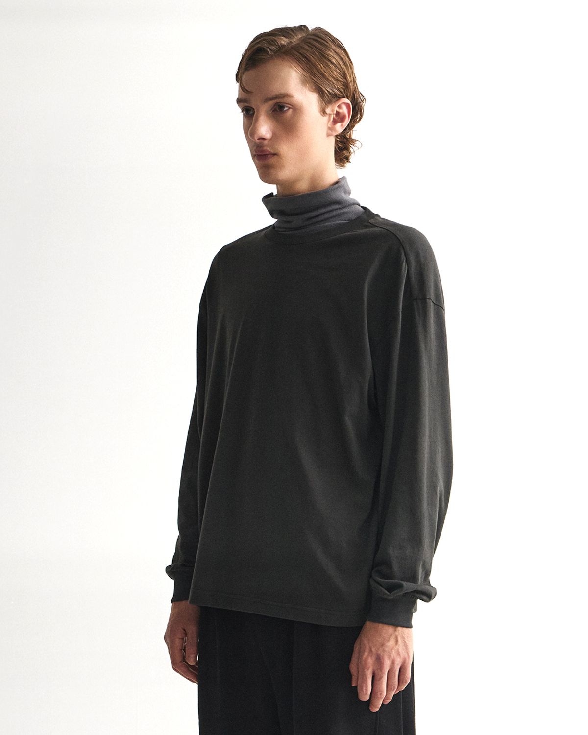 언어펙티드 에센셜(UNAFFECTED ESSENTIAL) EASY COMFORT LONG SLEEVES / CHARCOAL