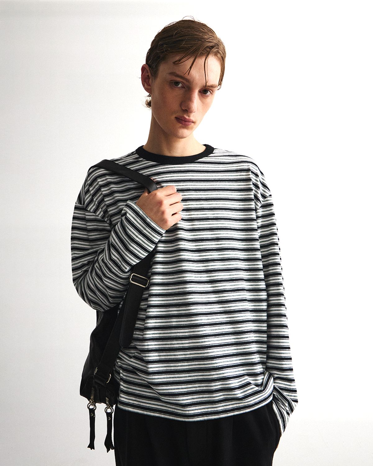 언어펙티드 에센셜(UNAFFECTED ESSENTIAL) CROPPED BORDER LONG SLEEVES / GREEN&BLACK