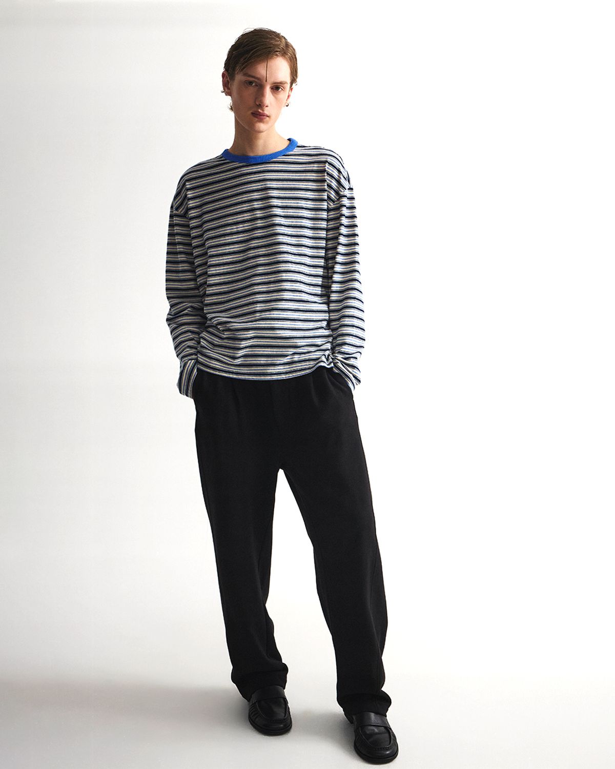 언어펙티드 에센셜(UNAFFECTED ESSENTIAL) CROPPED BORDER LONG SLEEVES / BLUE&BLACK