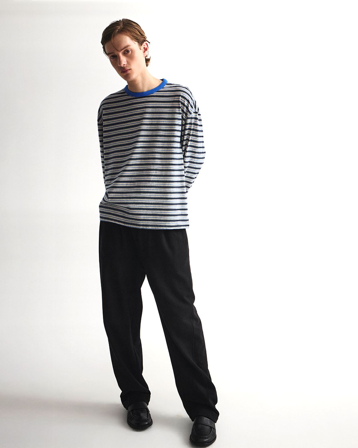 언어펙티드 에센셜(UNAFFECTED ESSENTIAL) CROPPED BORDER LONG SLEEVES / BLUE&BLACK