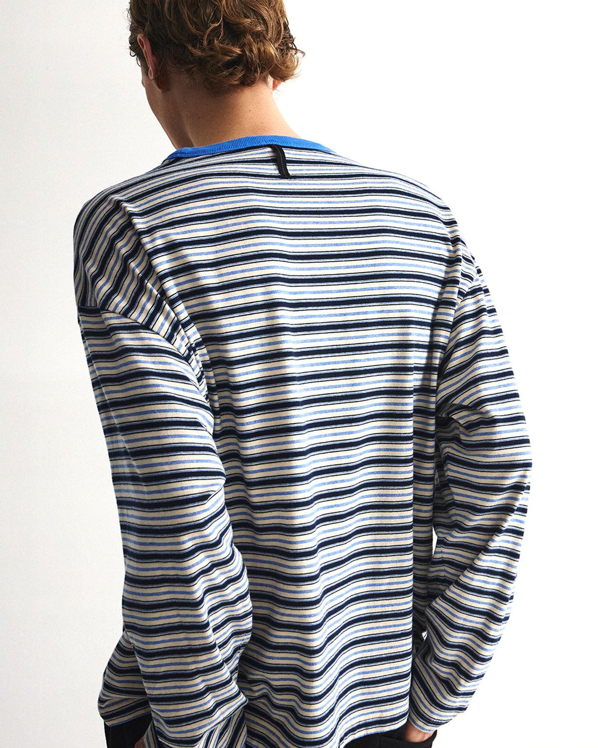 언어펙티드 에센셜(UNAFFECTED ESSENTIAL) CROPPED BORDER LONG SLEEVES / BLUE&BLACK