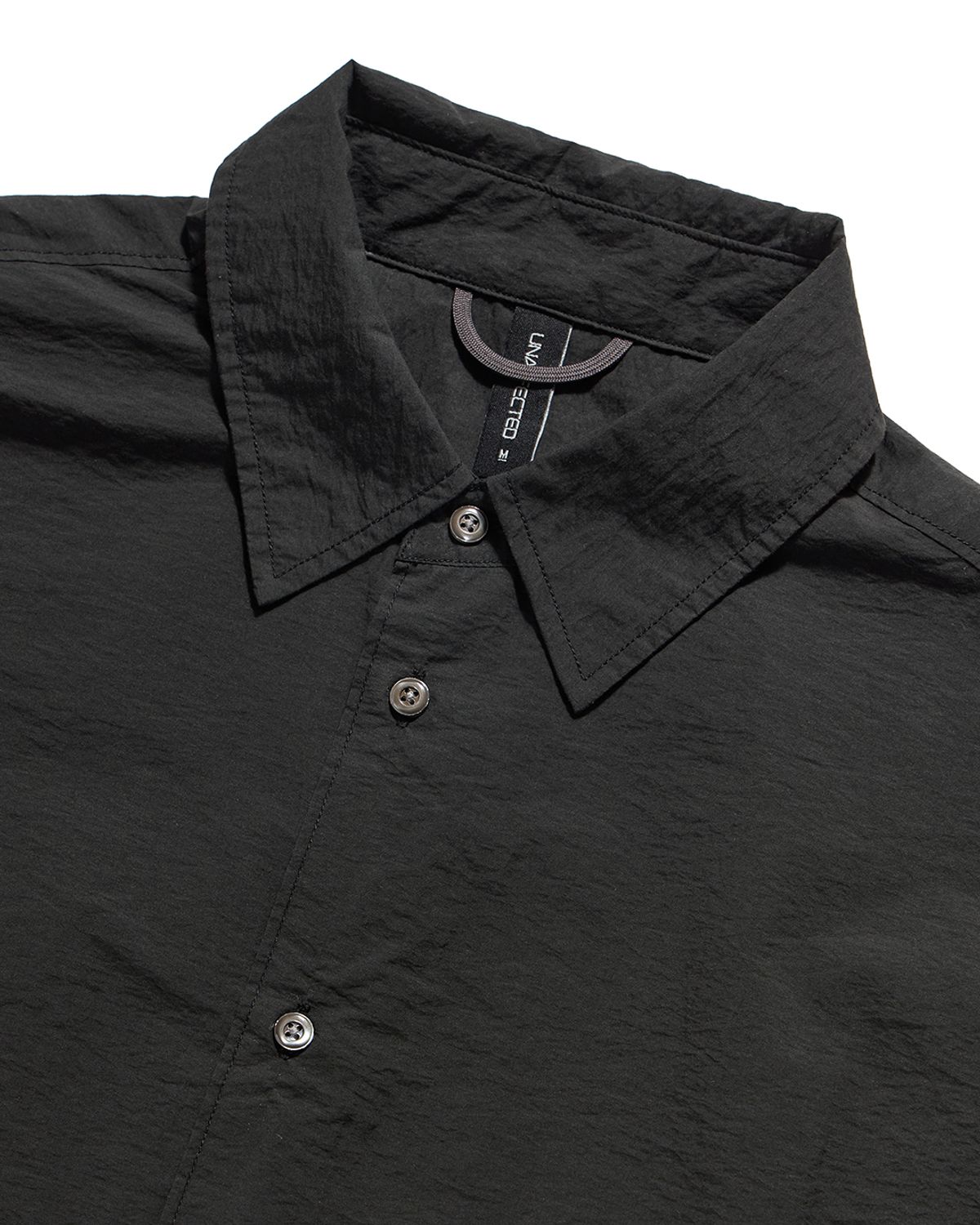 언어펙티드 에센셜(UNAFFECTED ESSENTIAL) ZIP POCKET SHIRT / BLACK