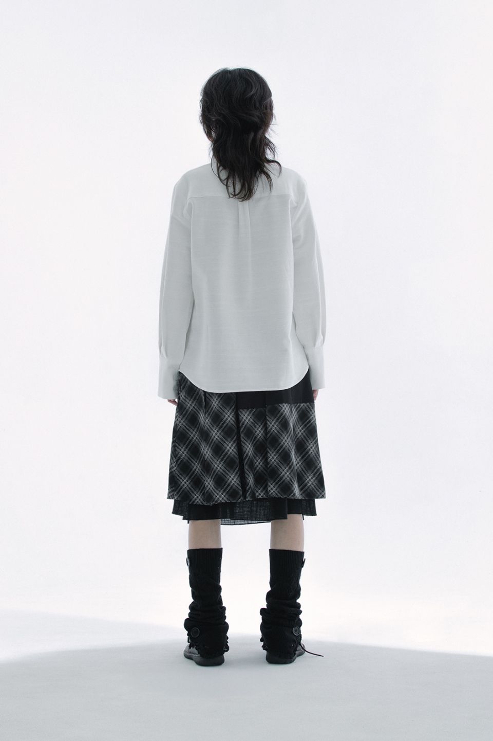 MUSINSA | HUG YOUR SKIN Check Pleated Midi Skirt (Black)