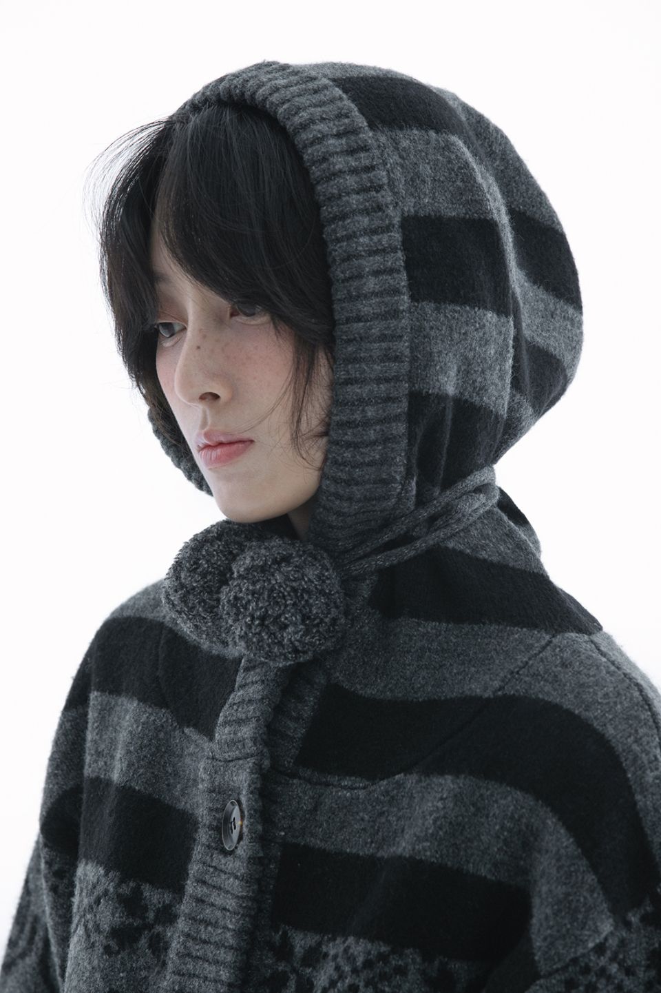 MUSINSA | HUG YOUR SKIN Angel wing hooded pom-pom cardigan (Charcoal)