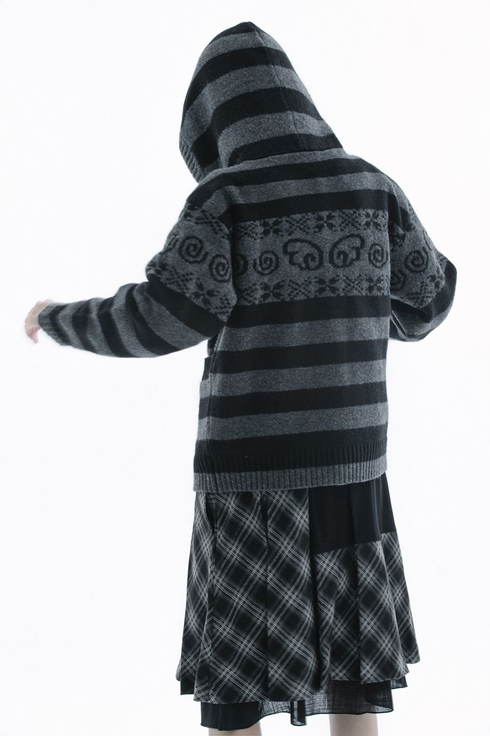 MUSINSA | HUG YOUR SKIN Angel wing hooded pom-pom cardigan (Charcoal)