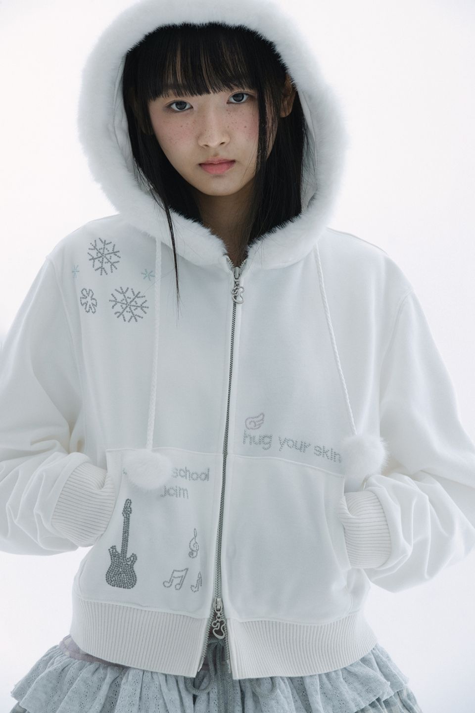 MUSINSA公式 | HUG YOUR SKIN Hotfix fur hoodie zip-up (White)
