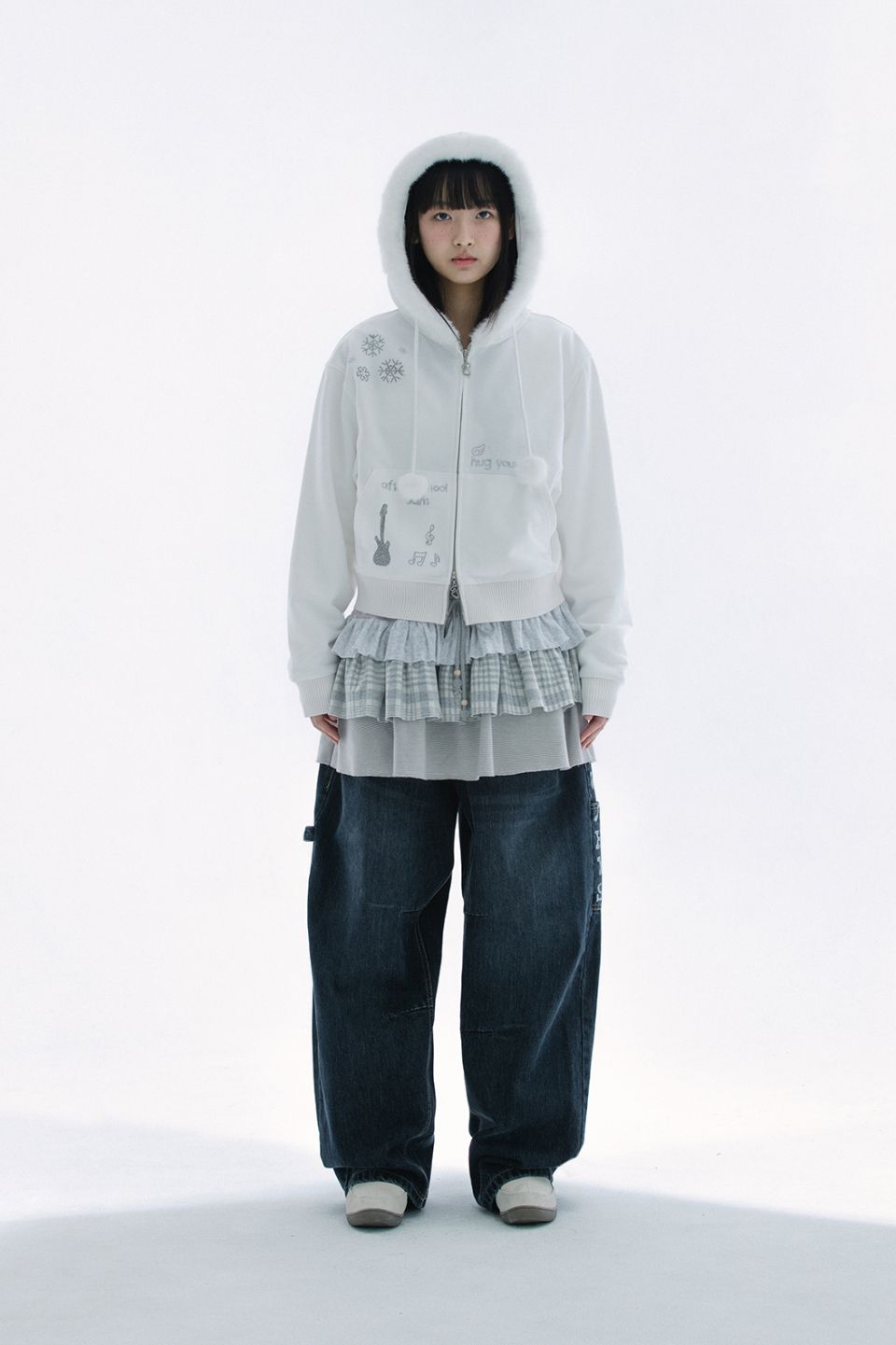 MUSINSA公式 | HUG YOUR SKIN Hotfix fur hoodie zip-up (White)