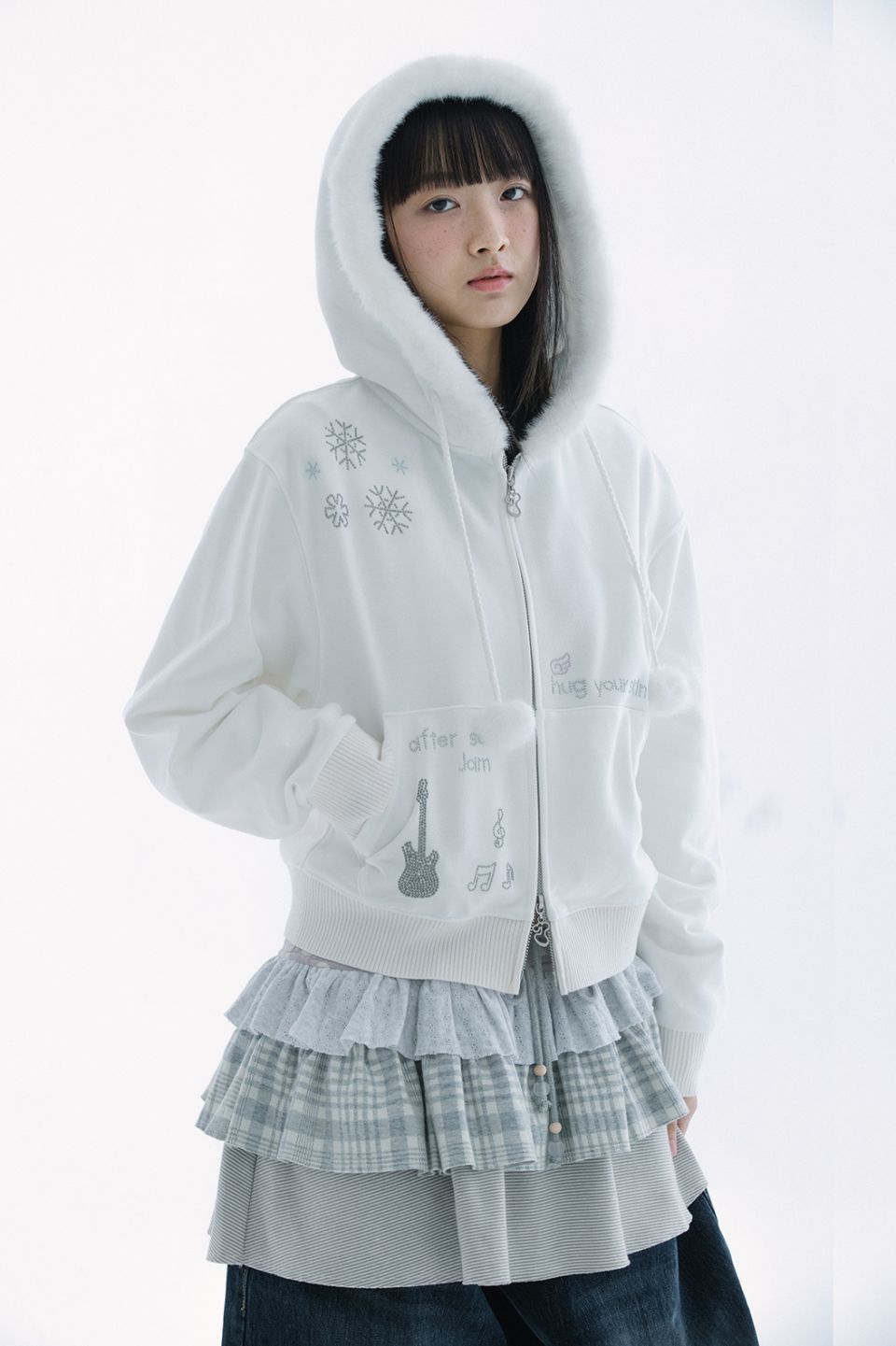 MUSINSA | HUG YOUR SKIN Hotfix fur hoodie zip-up (White)