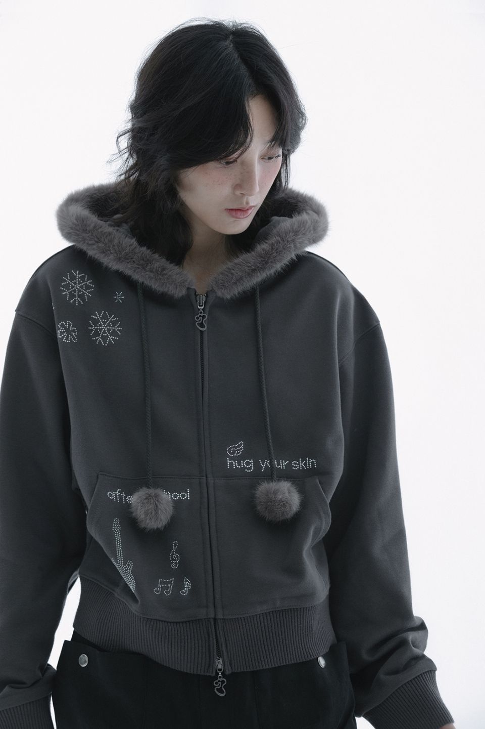 MUSINSA | HUG YOUR SKIN Hotfix fur hoodie zip-up (Charcoal)