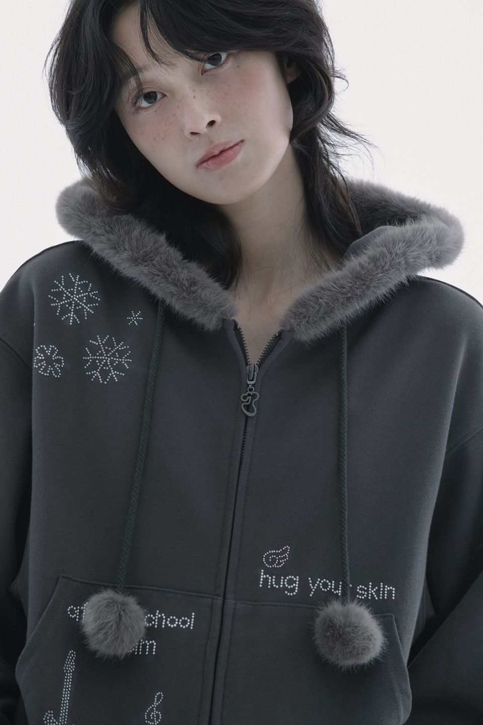 MUSINSA | HUG YOUR SKIN Hotfix fur hoodie zip-up (Charcoal)