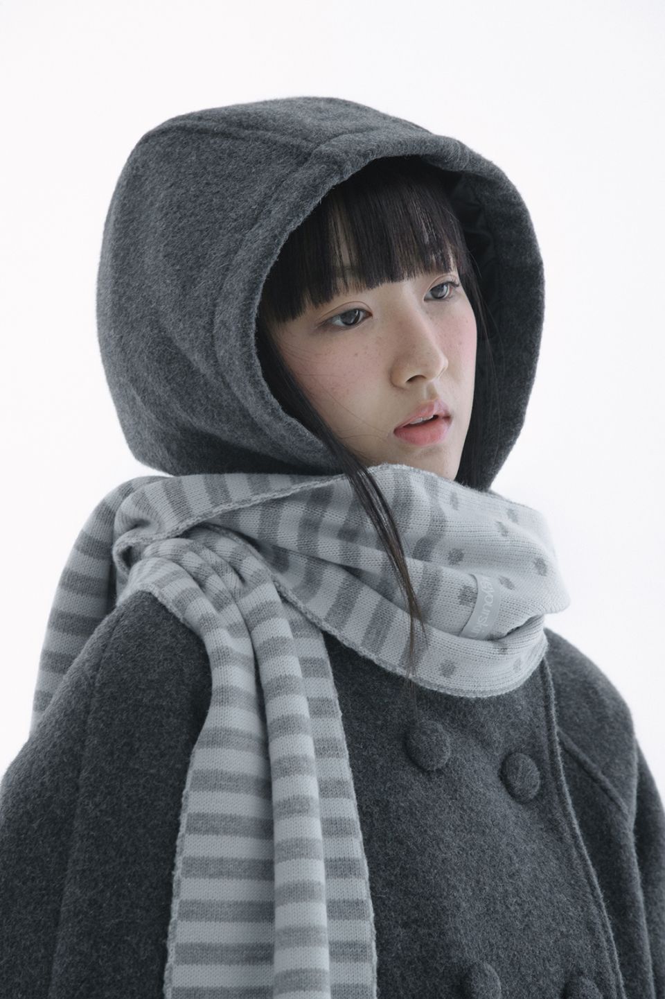 MUSINSA公式 | HUG YOUR SKIN エンジェルウィングストライプポンポン