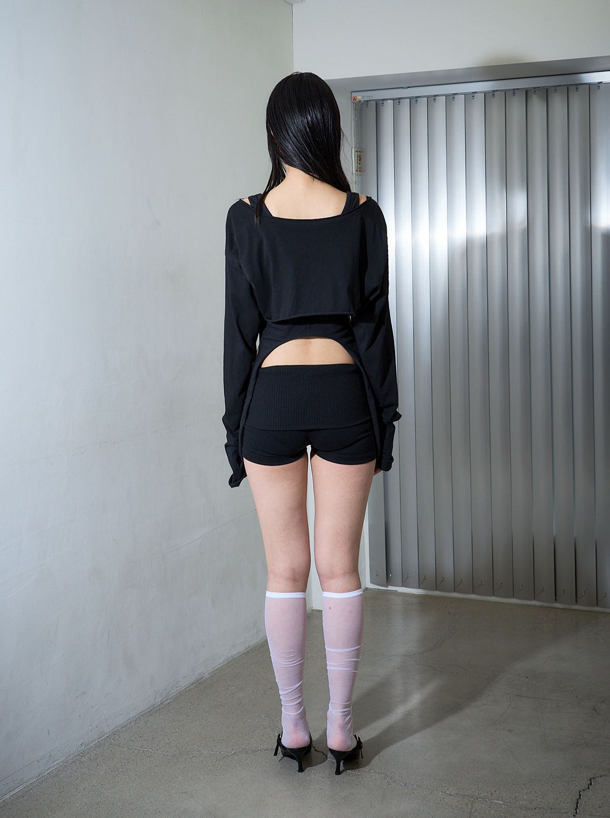 녹타브(NOCTAVE) 슬리브리스 탑 블랙
