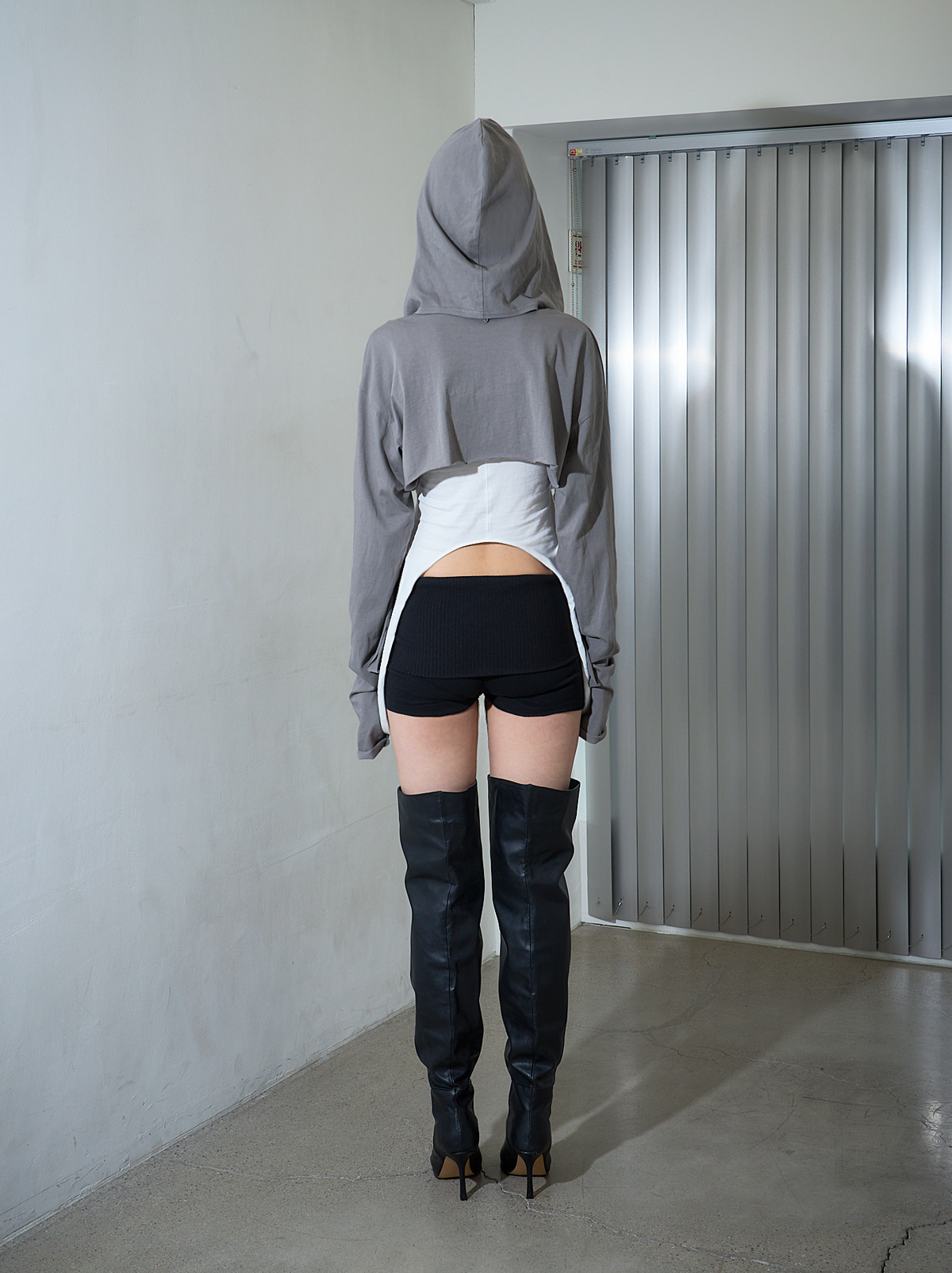 녹타브(NOCTAVE) 후드 크롭 가디건 그레이