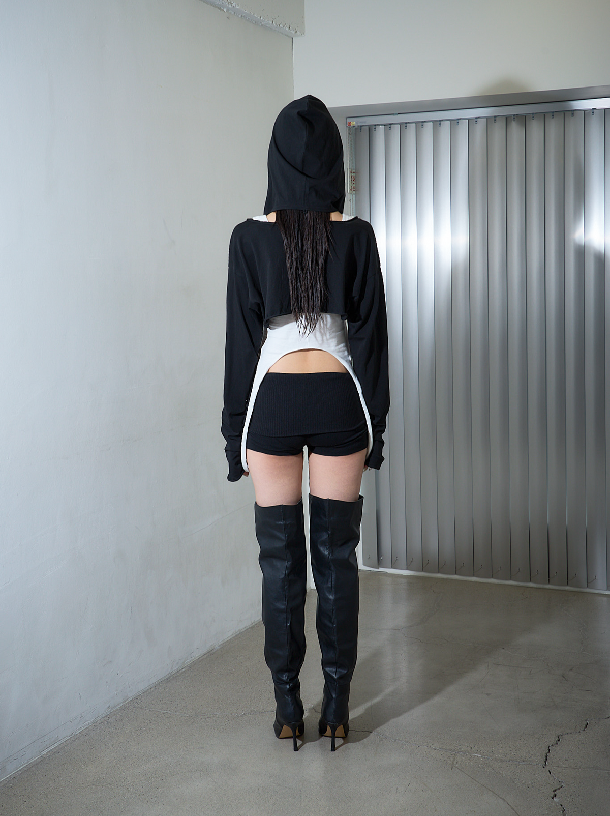 녹타브(NOCTAVE) 후드 크롭 가디건 블랙