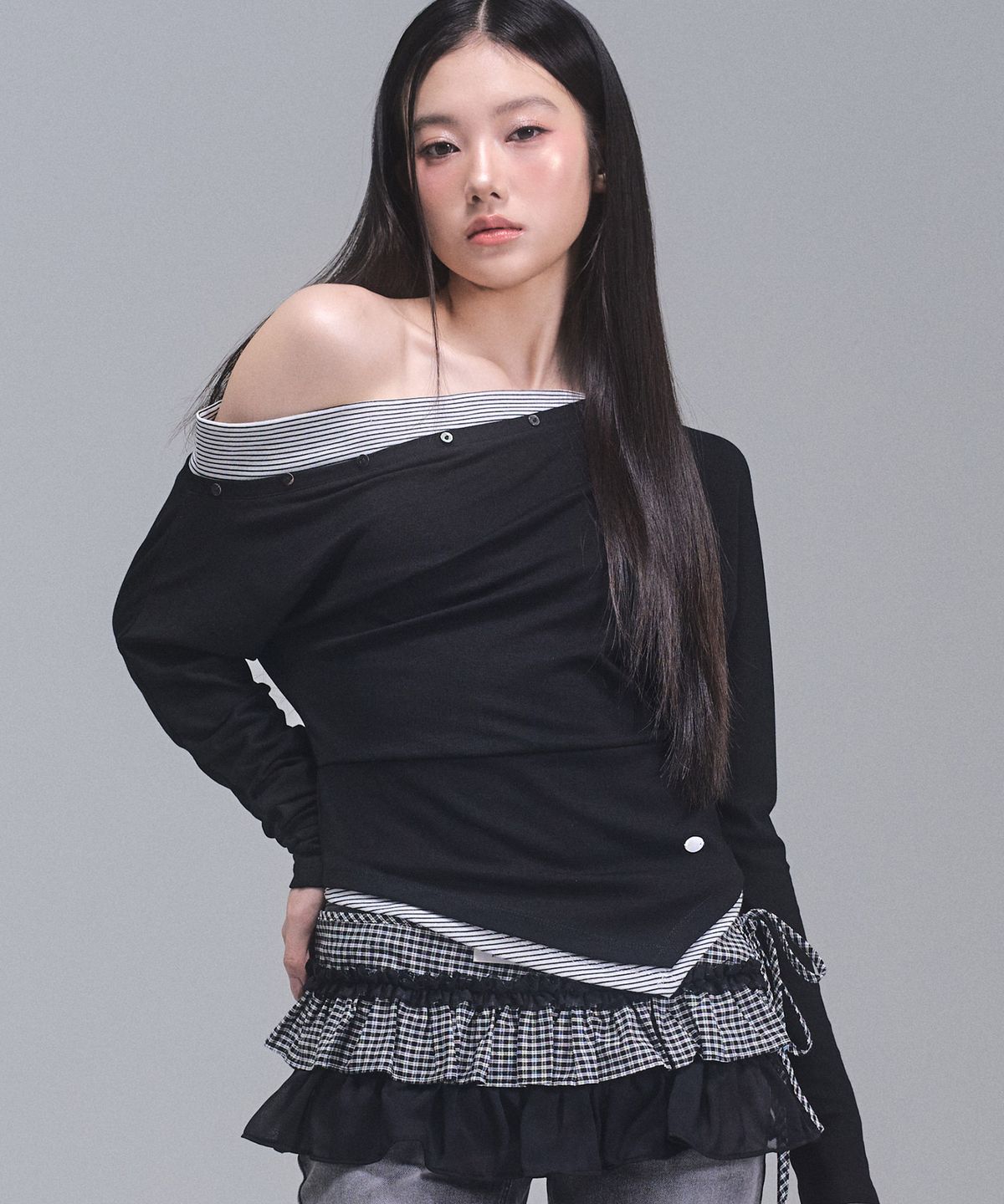 제로플래닛(ZEROPLANET) 페이 스트라이프 오프숄더 탑 [BLACK]
