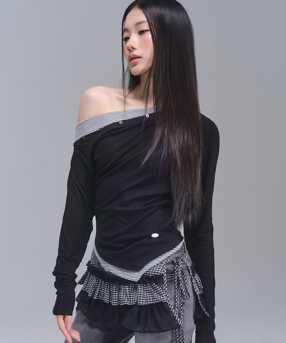 제로플래닛(ZEROPLANET) 페이 스트라이프 오프숄더 탑 [BLACK]