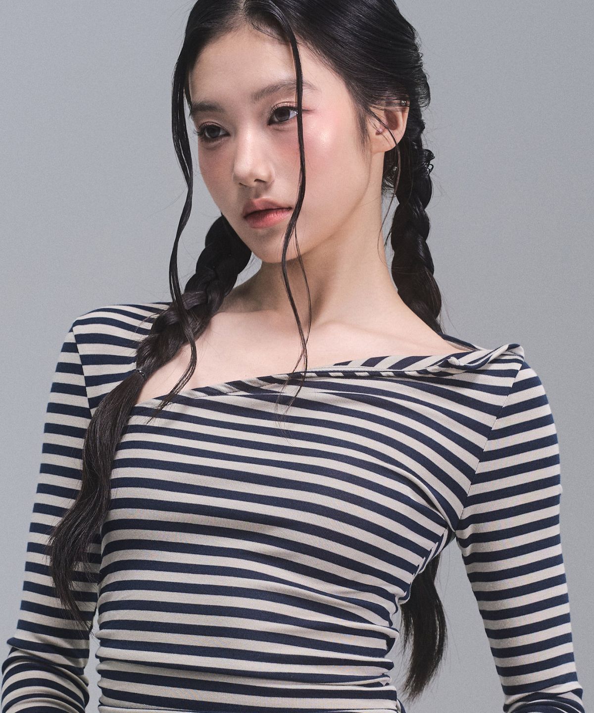 제로플래닛(ZEROPLANET) 클로이 언밸런스 슬리브 탑 [NAVY STRIPE]