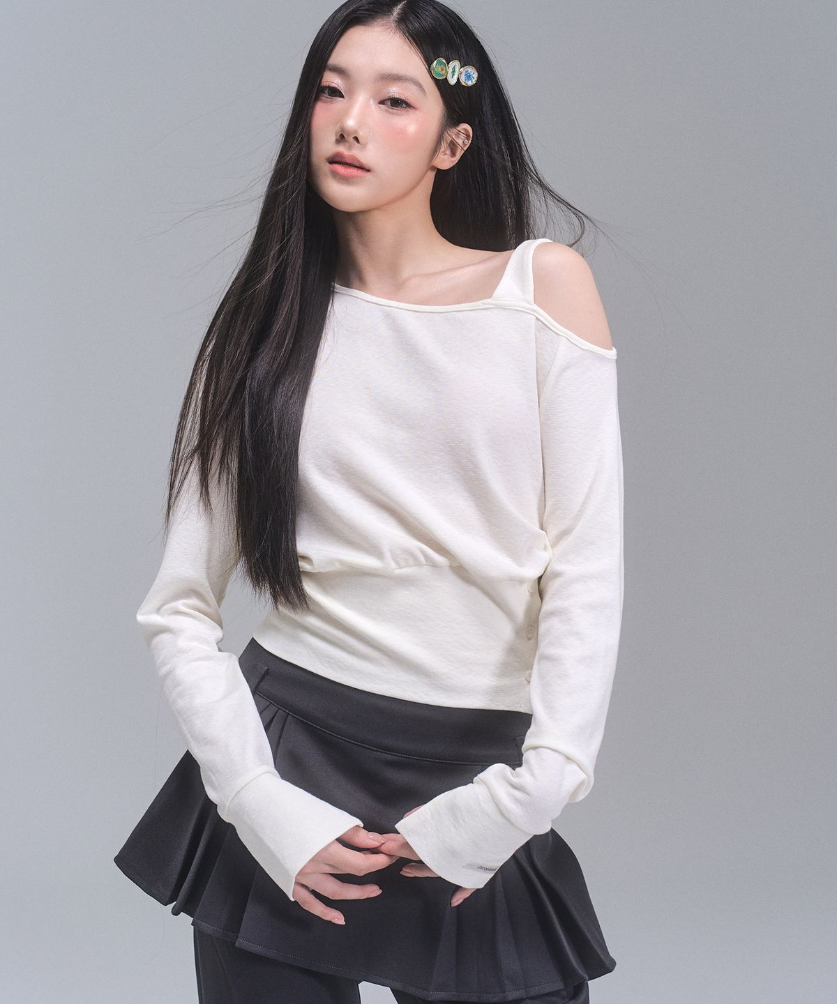 제로플래닛(ZEROPLANET) 하퍼 언밸런스 오프숄더 탑 [IVORY]