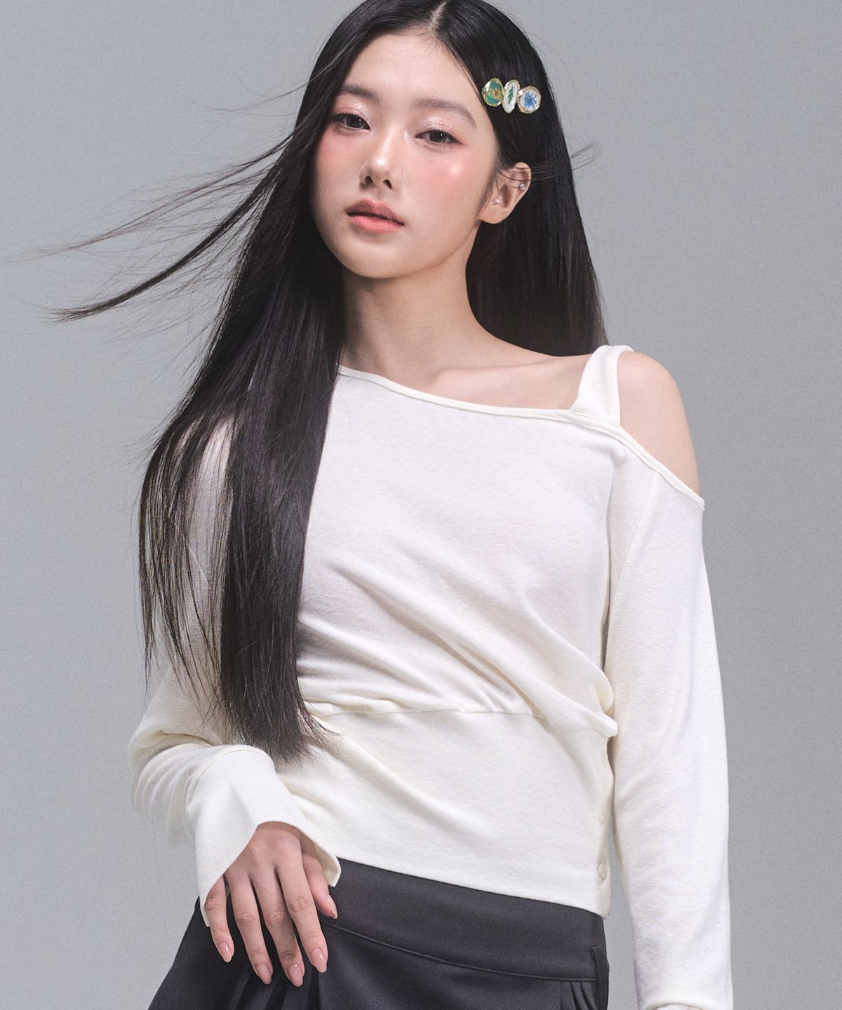 제로플래닛(ZEROPLANET) 하퍼 언밸런스 오프숄더 탑 [IVORY]