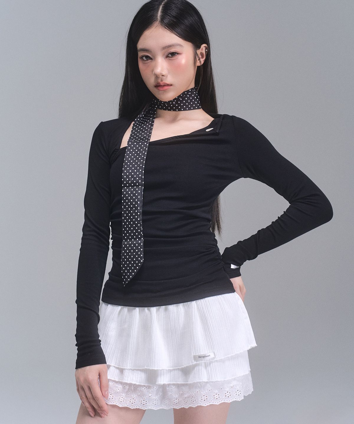 제로플래닛(ZEROPLANET) 클로이 언밸런스 슬리브 탑 [BLACK]