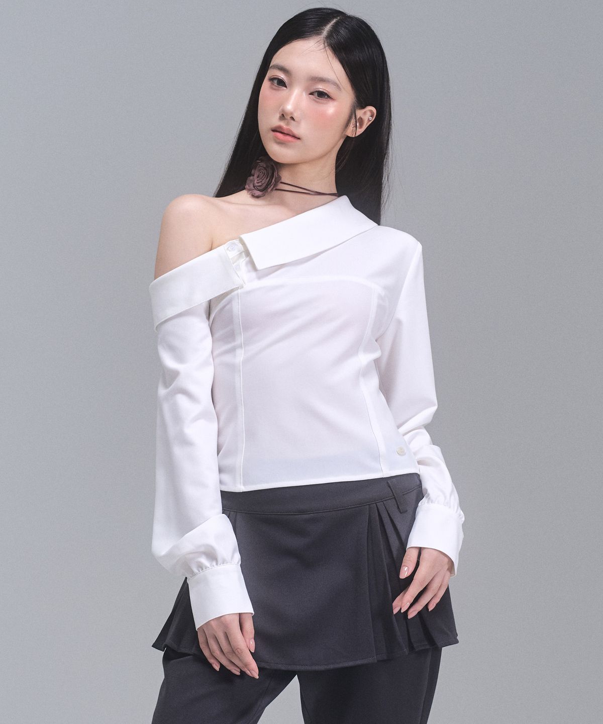 제로플래닛(ZEROPLANET) 애이미 언밸런스 오프숄더 셔츠 [WHITE]