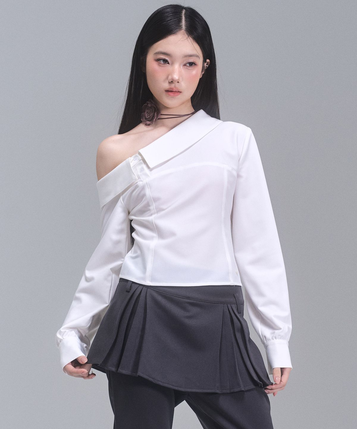 제로플래닛(ZEROPLANET) 애이미 언밸런스 오프숄더 셔츠 [WHITE]