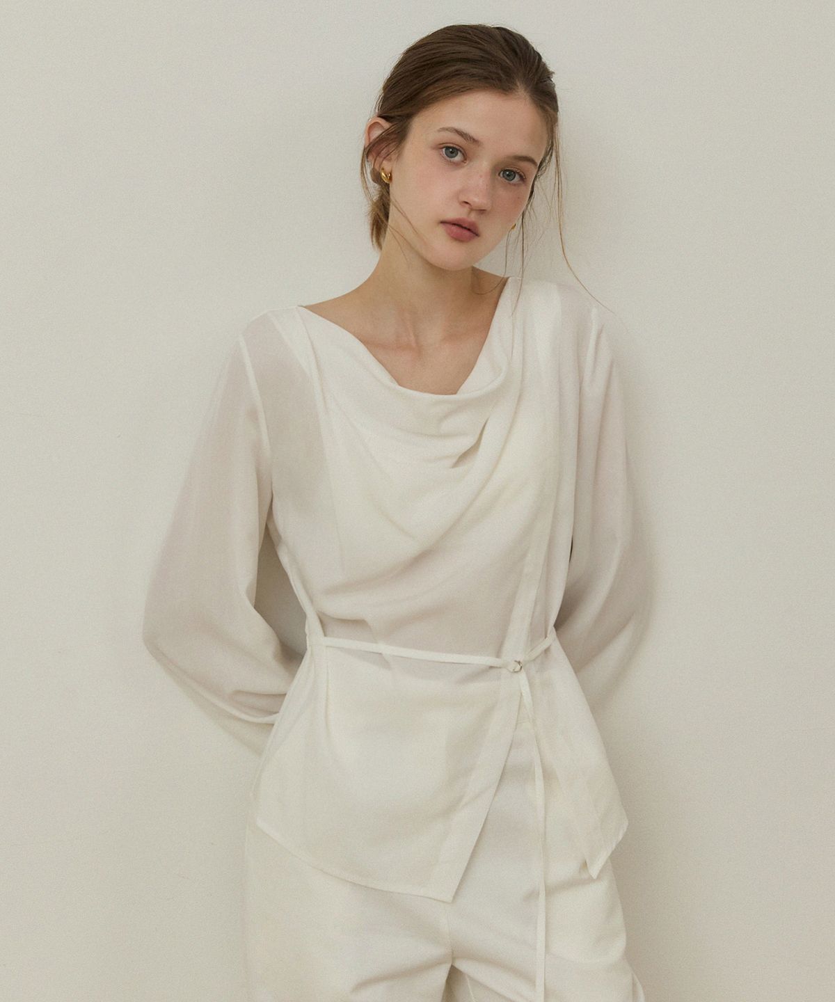 어다울(ADAUL) Drape neck belted blouse - white