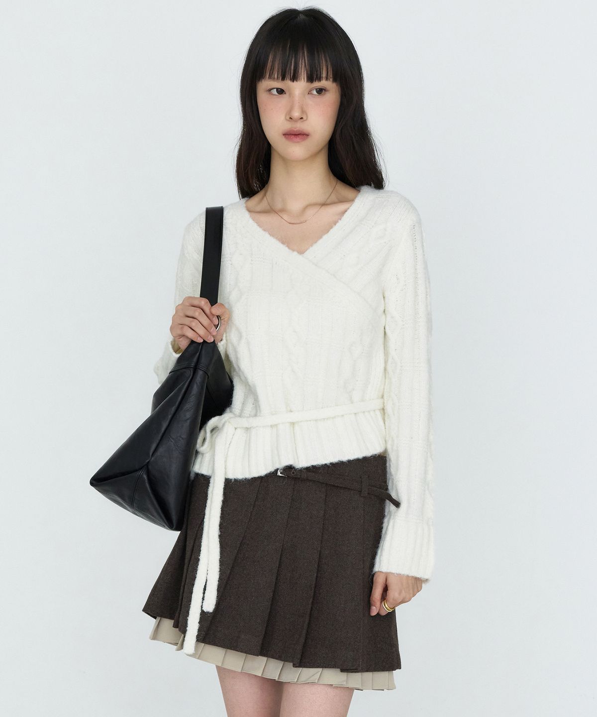 몽돌(MONGDOL) 언발란스 케이블 랩 니트 탑 아이보리 MDKT114IVORY